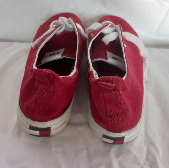 Tommy Hilfiger Sexy Red Fabric Activity Shoe. Size 8 - Picture 3 of 8
